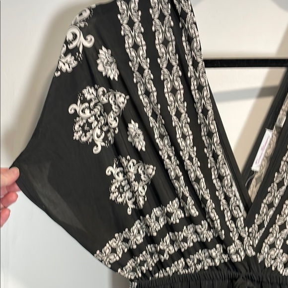 Black and White V-Neck Dolman Sleeve Maxi Sundress - Picture 3 of 8